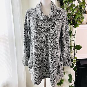 Erin London Black & White Geometric Soft Stretchy  Cowl Neck Sweater Size Large